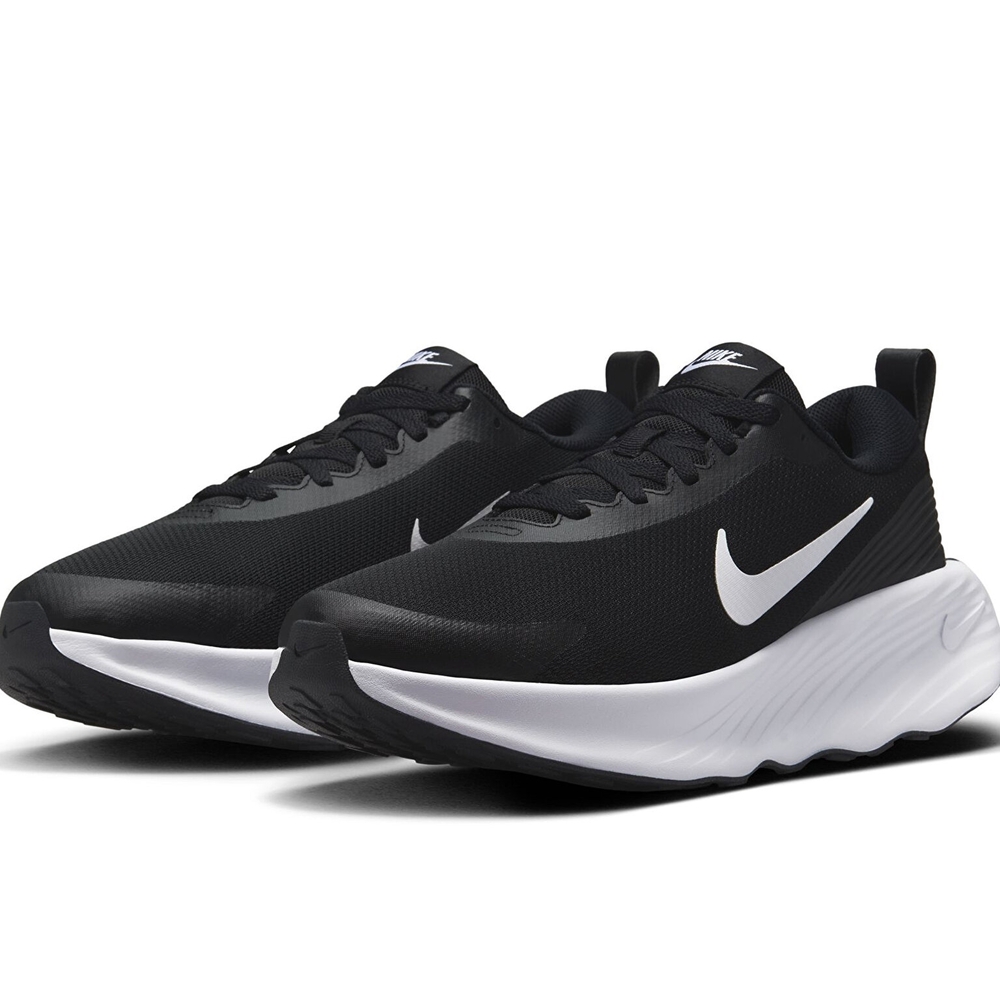 Nike Men's Black and White Athletic Sneakers